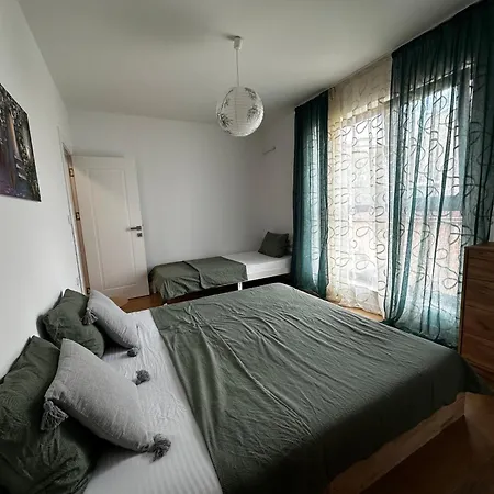 Delux 3 - модерен апартамент,2 спални,център Apartament