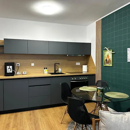 Delux 3 - модерен апартамент,2 спални,център