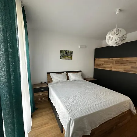 Delux 3 - модерен апартамент,2 спални,център